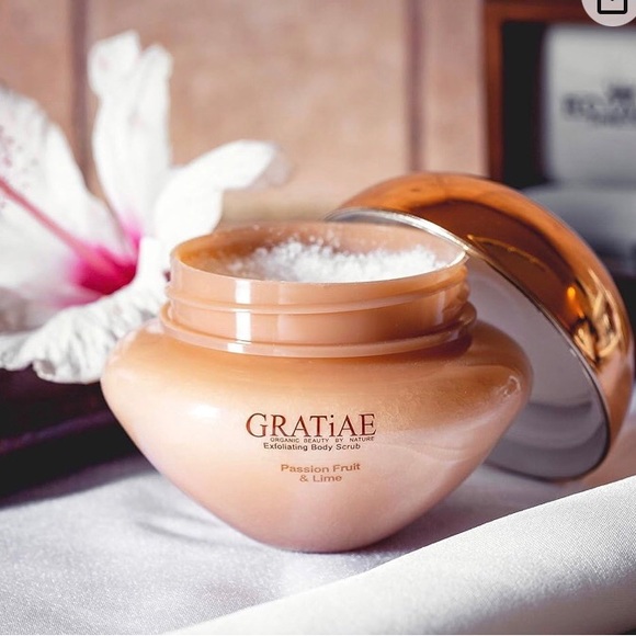 GRATiAE Organic Exfoliating Body Scrub Passion Fruit & Lime 10.5 Oz. - Picture 4 of 9